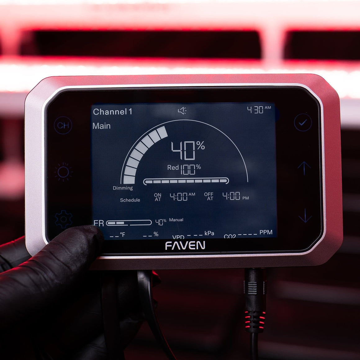 Faven Chroma CX2 controller shows "Channel 1 Main" with dimming set to 40%, time 4:00 AM/PM, and temperature, humidity, CO2 readings.
